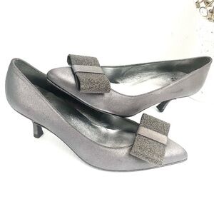 Stuart Weitzman Bow Details Gray Heels Sz 7